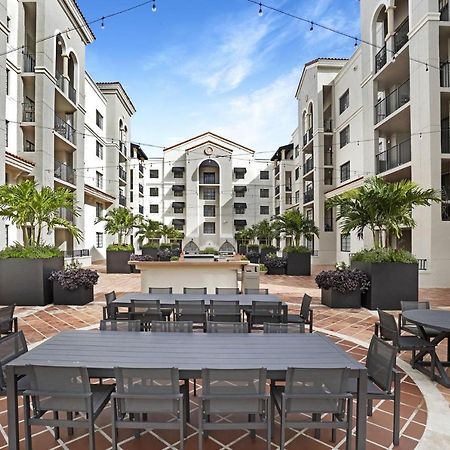 Dharma Home Suites Coral Gables At Gables Grand Plaza マイアミ エクステリア 写真