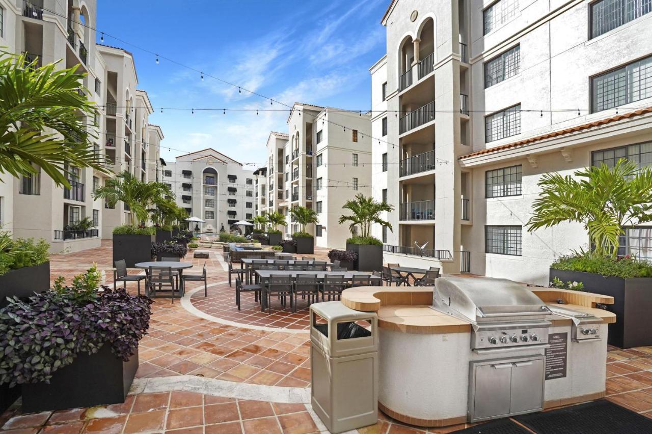 Dharma Home Suites Coral Gables At Gables Grand Plaza マイアミ エクステリア 写真