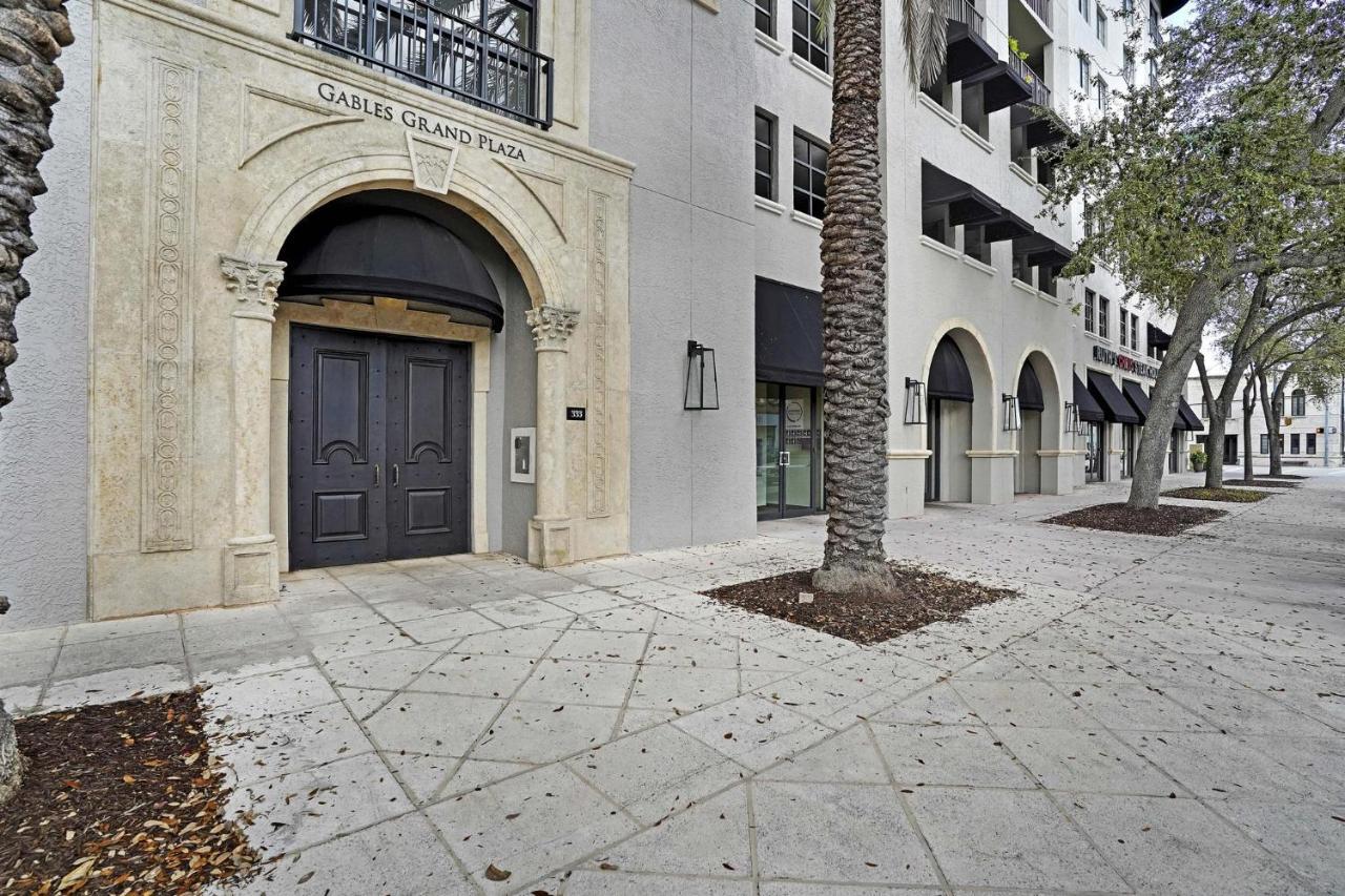 Dharma Home Suites Coral Gables At Gables Grand Plaza マイアミ エクステリア 写真