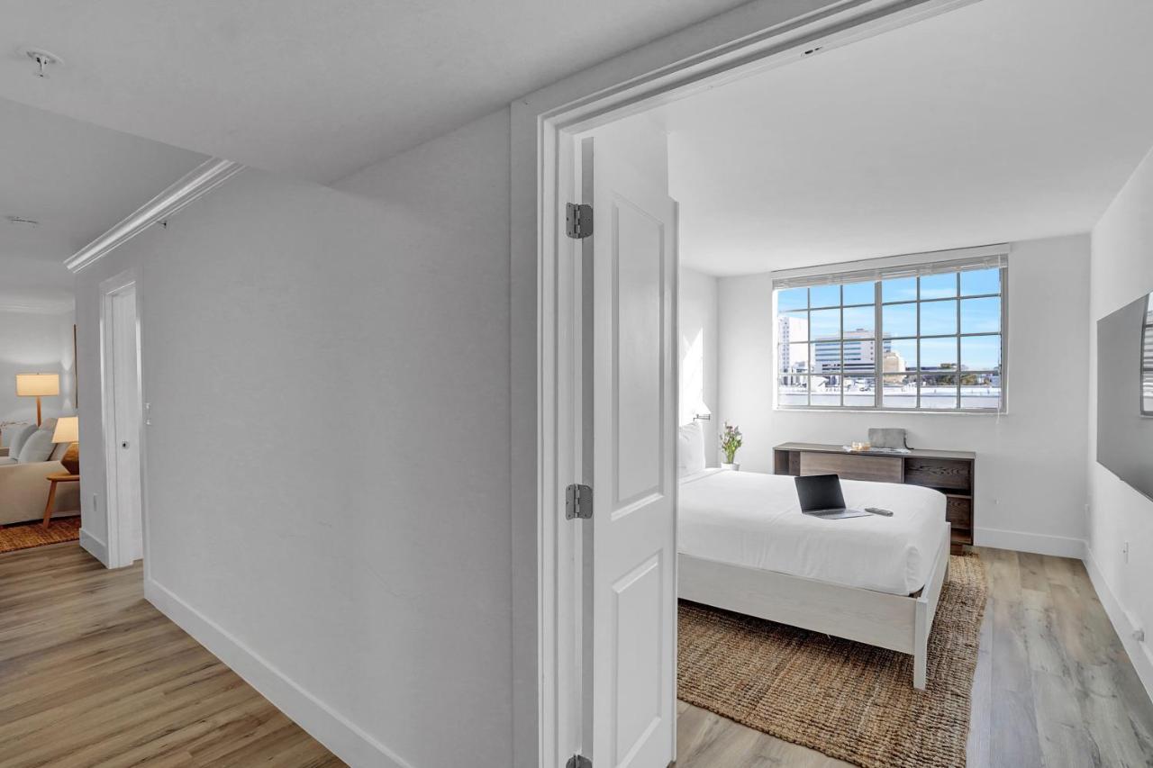 Dharma Home Suites Coral Gables At Gables Grand Plaza マイアミ エクステリア 写真