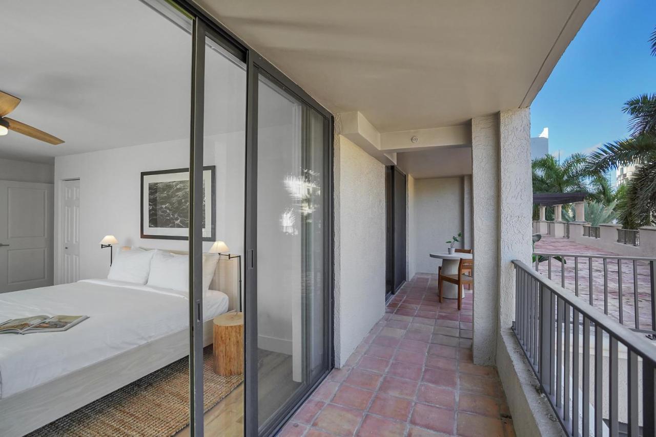 Dharma Home Suites Coral Gables At Gables Grand Plaza マイアミ エクステリア 写真