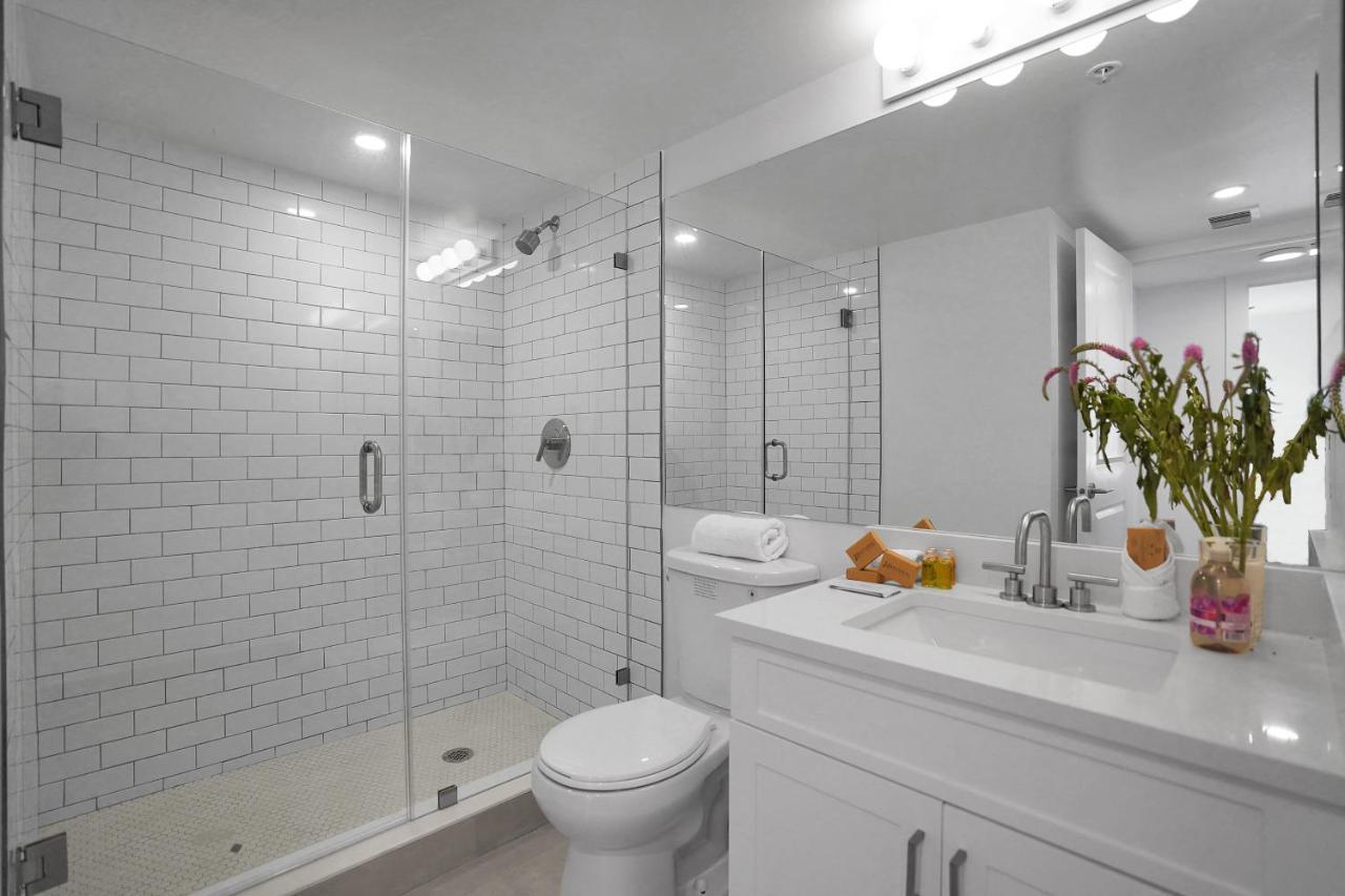 Dharma Home Suites Coral Gables At Gables Grand Plaza マイアミ エクステリア 写真