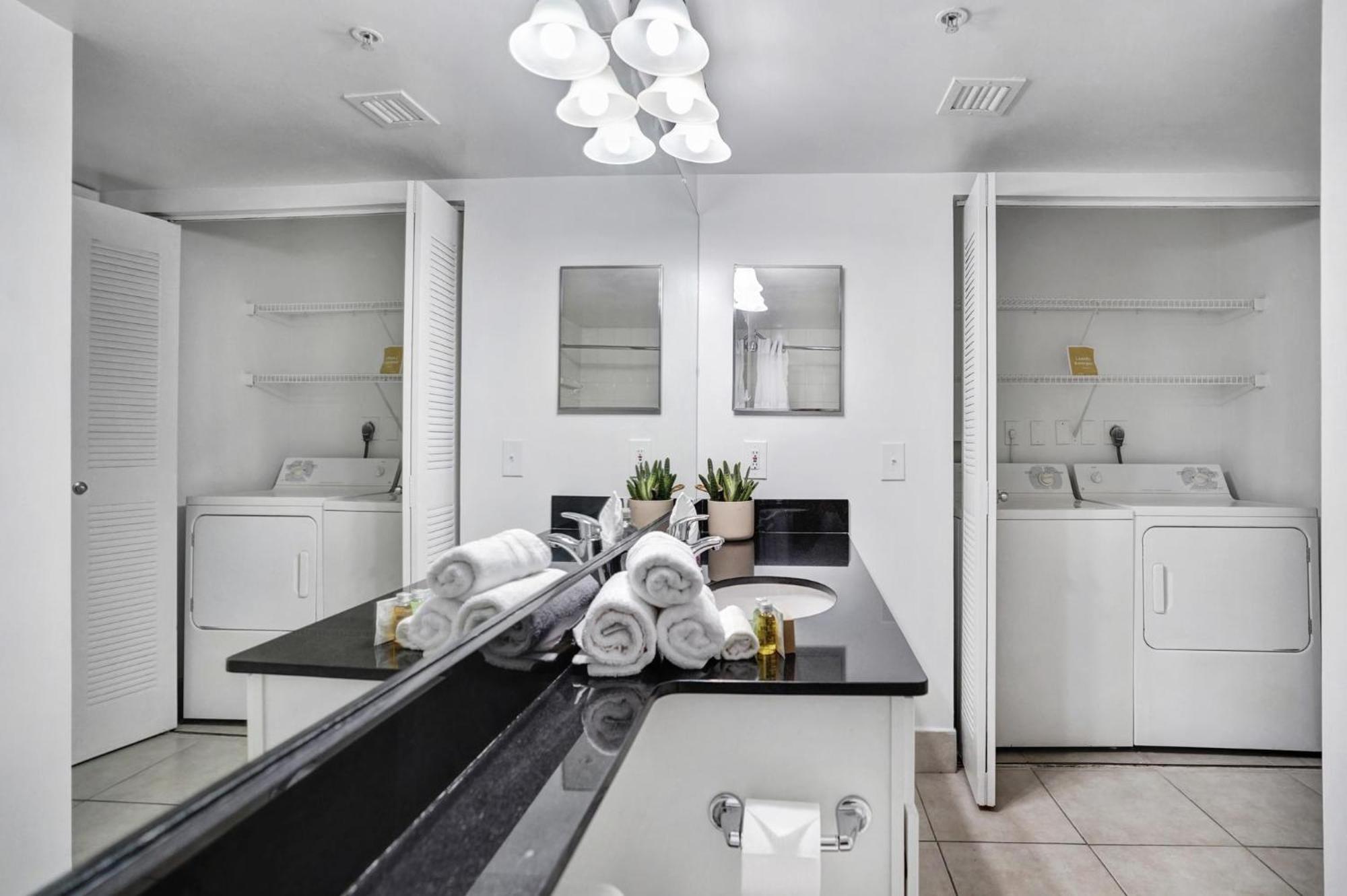 Dharma Home Suites Coral Gables At Gables Grand Plaza マイアミ 部屋 写真