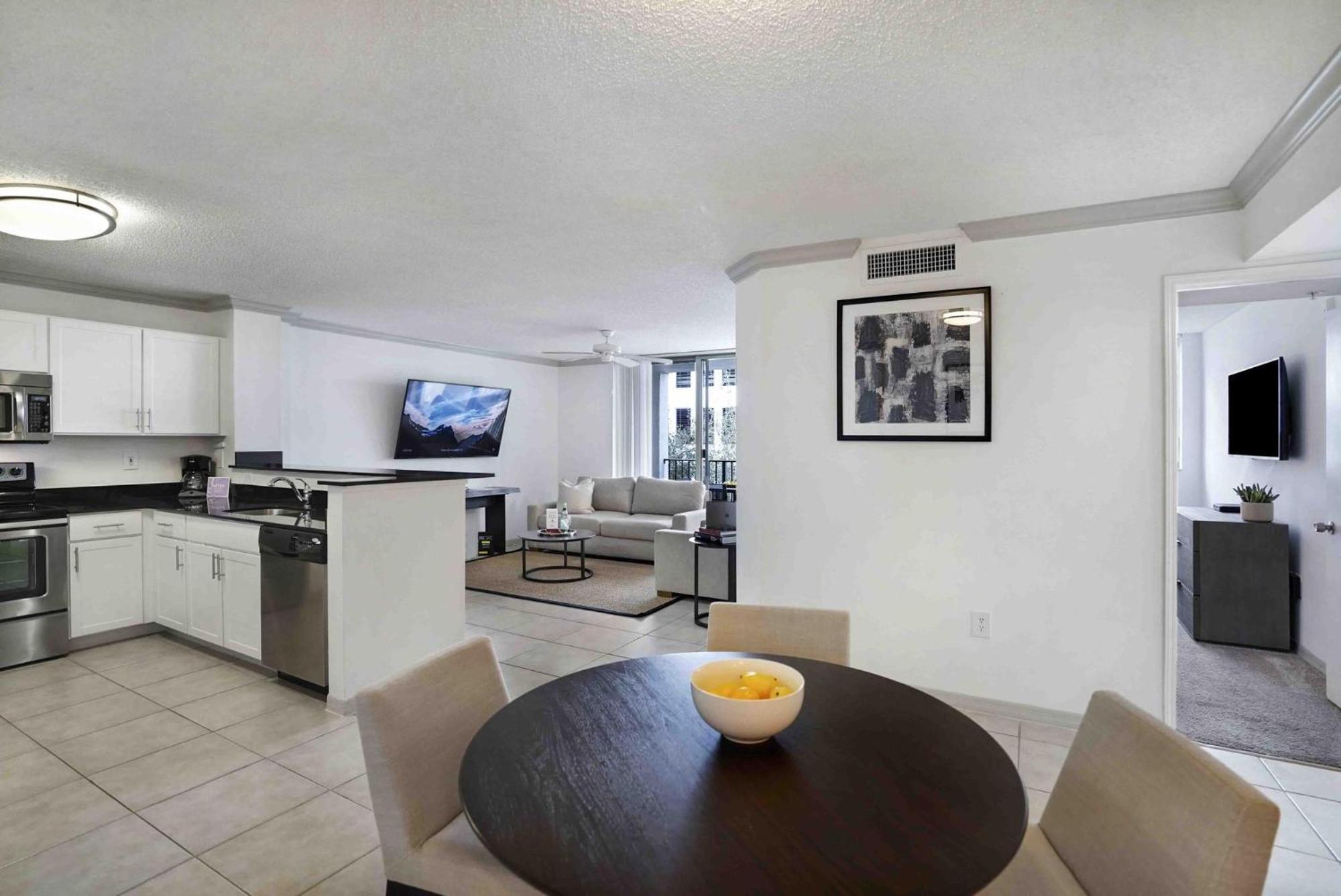 Dharma Home Suites Coral Gables At Gables Grand Plaza マイアミ 部屋 写真