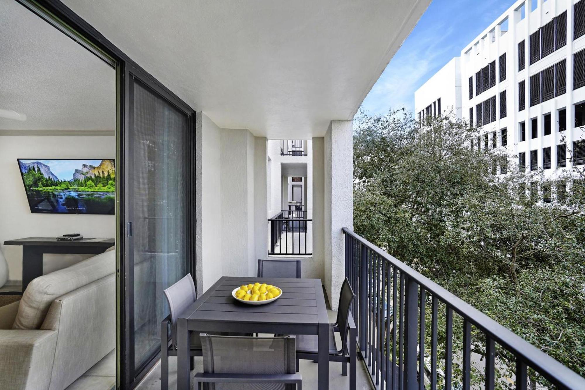 Dharma Home Suites Coral Gables At Gables Grand Plaza マイアミ 部屋 写真