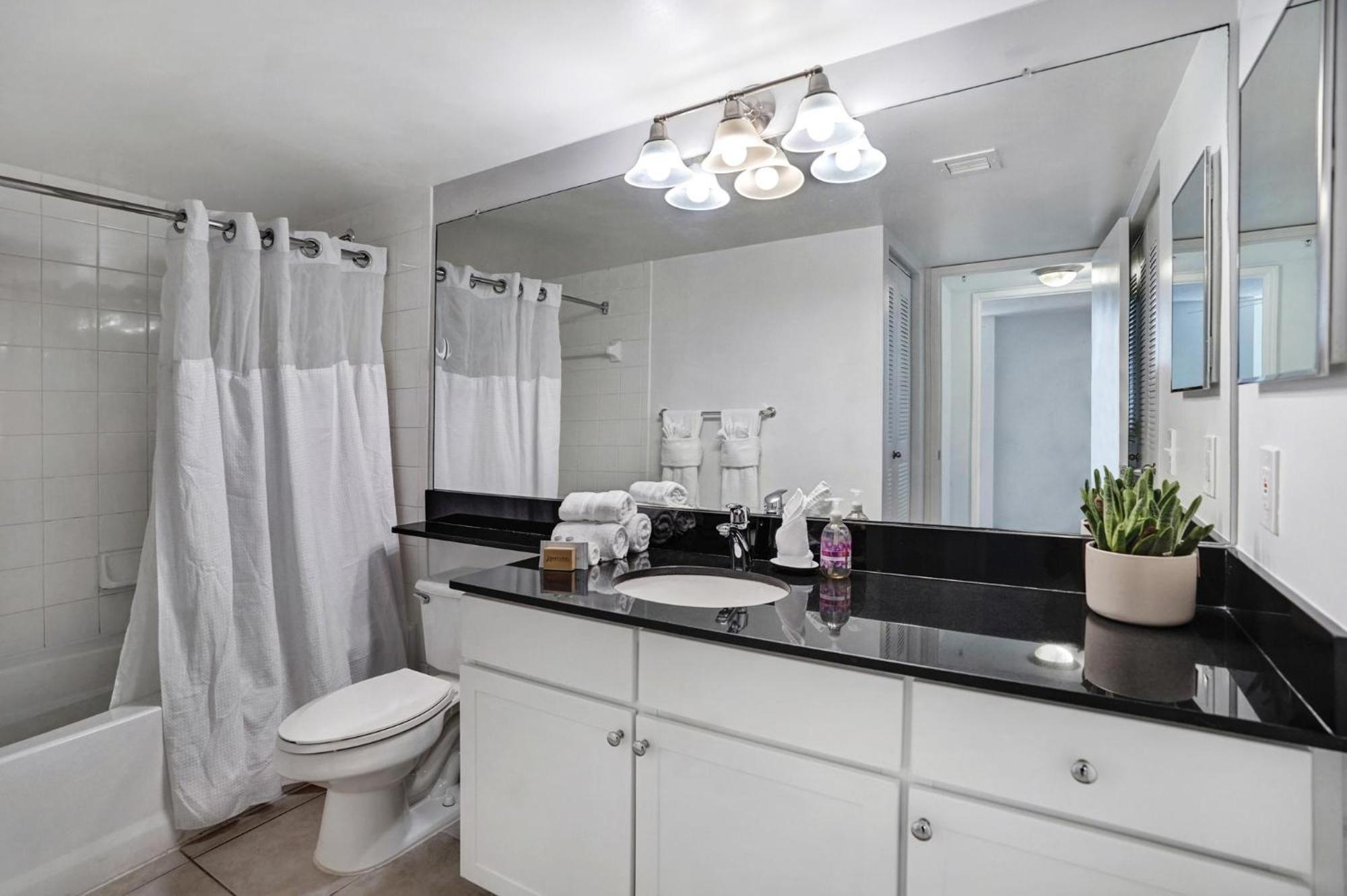 Dharma Home Suites Coral Gables At Gables Grand Plaza マイアミ 部屋 写真