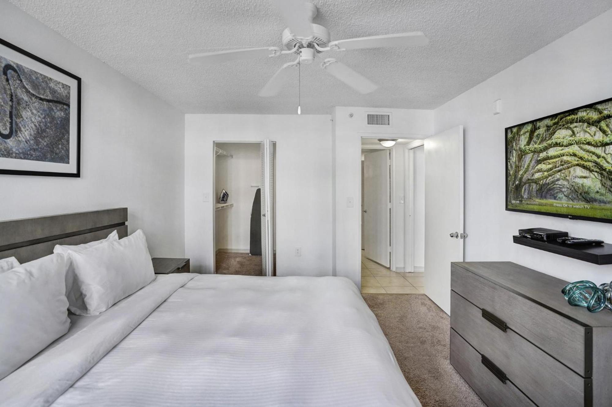 Dharma Home Suites Coral Gables At Gables Grand Plaza マイアミ 部屋 写真
