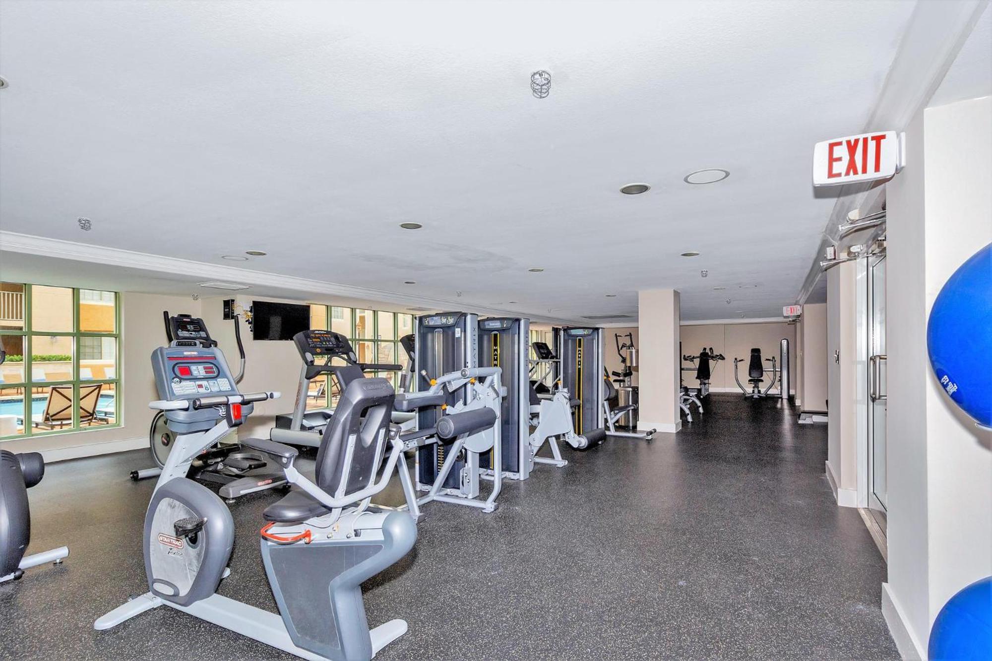 Dharma Home Suites Coral Gables At Gables Grand Plaza マイアミ 部屋 写真