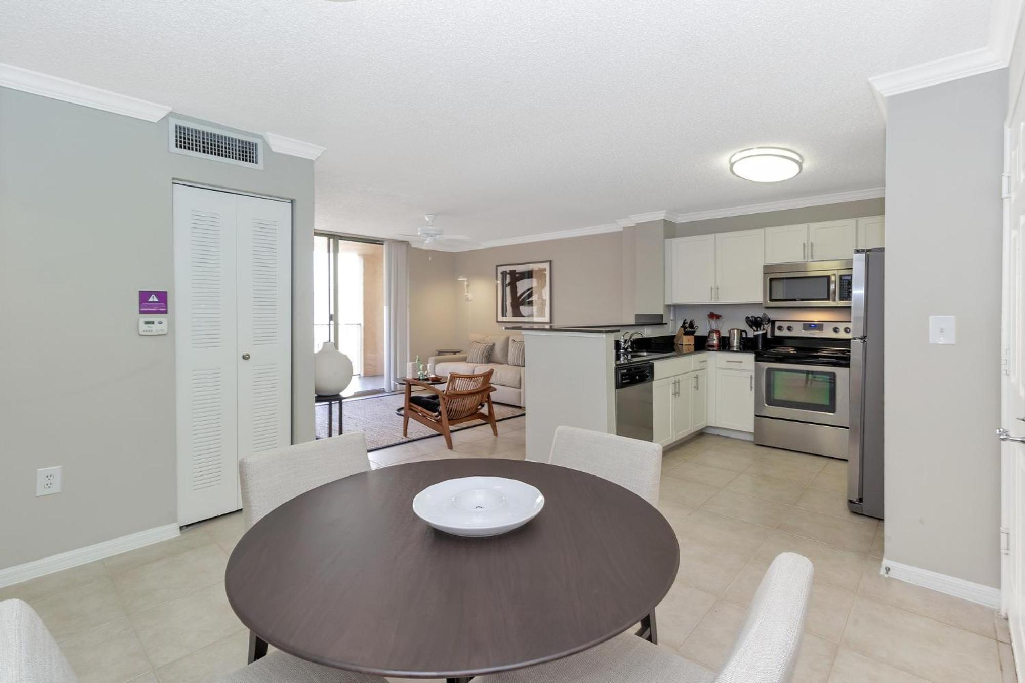 Dharma Home Suites Coral Gables At Gables Grand Plaza マイアミ 部屋 写真