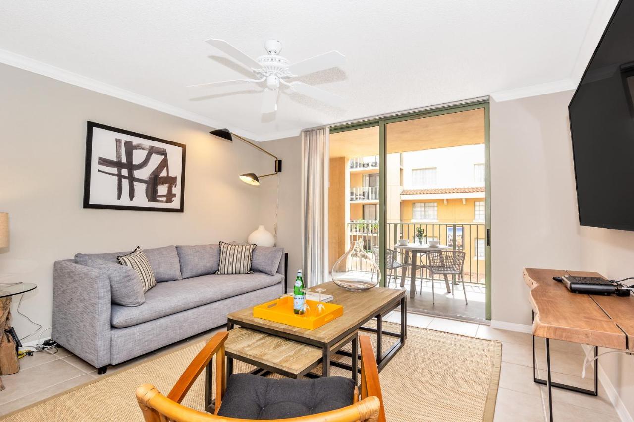 Dharma Home Suites Coral Gables At Gables Grand Plaza マイアミ エクステリア 写真